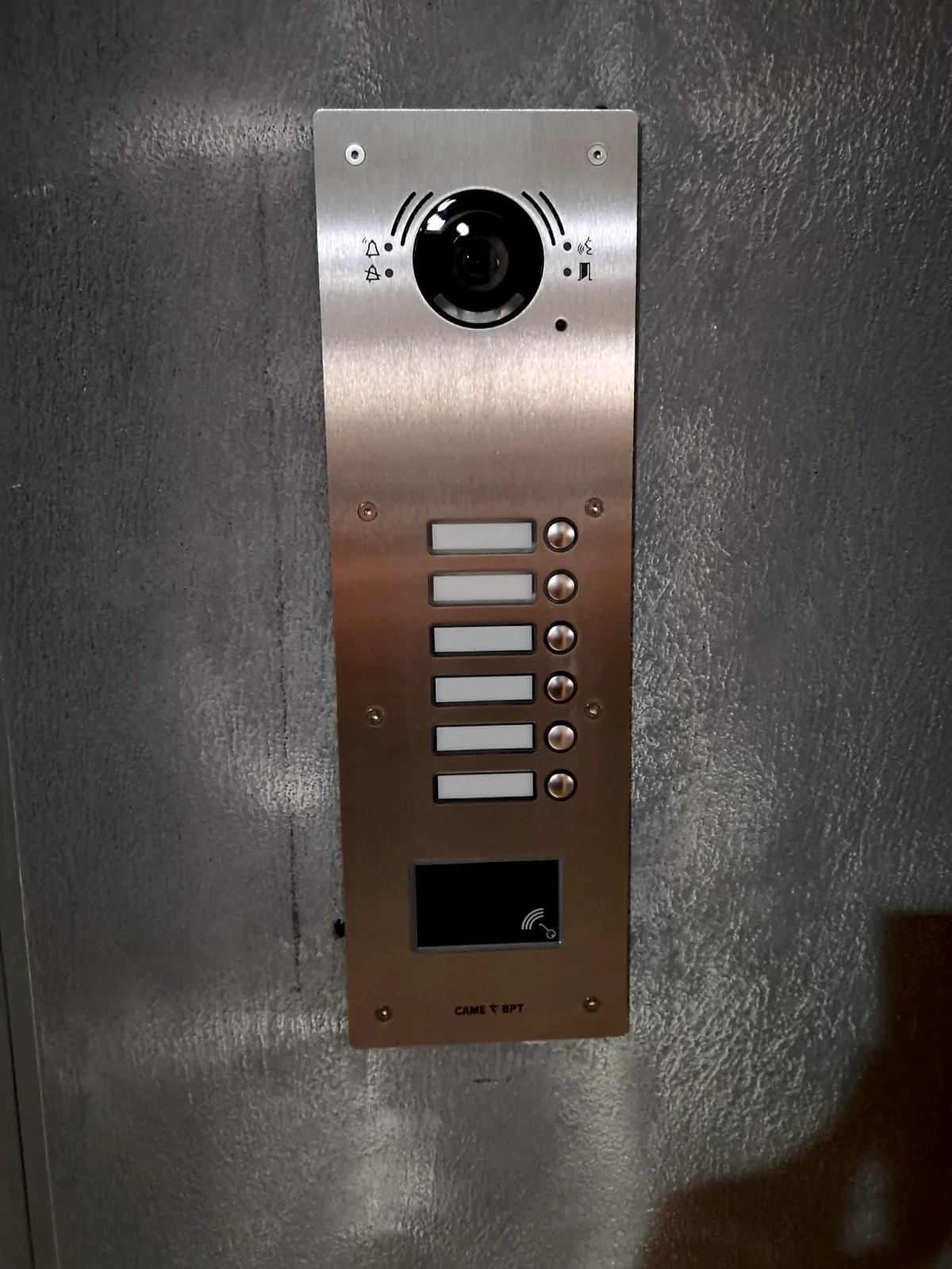 BPT multi-dwelling video intercom entry panel with six call buttons